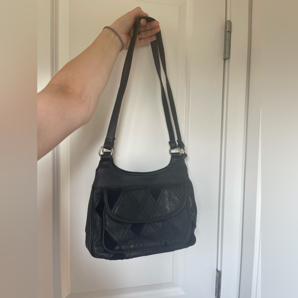 Black leather patchwork 90s style crossbody purse with built in cardholder